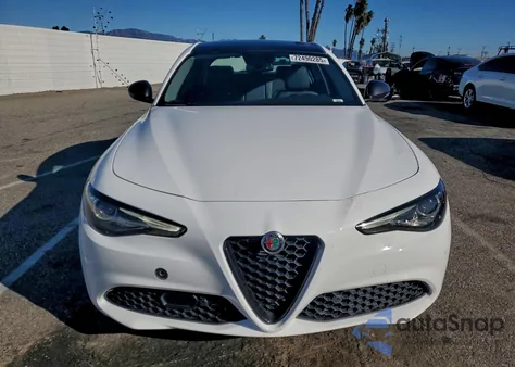 2019 Alfa Romeo Giulia z USA, uszkodzony, nr VIN ZARFAMAN8K7622094